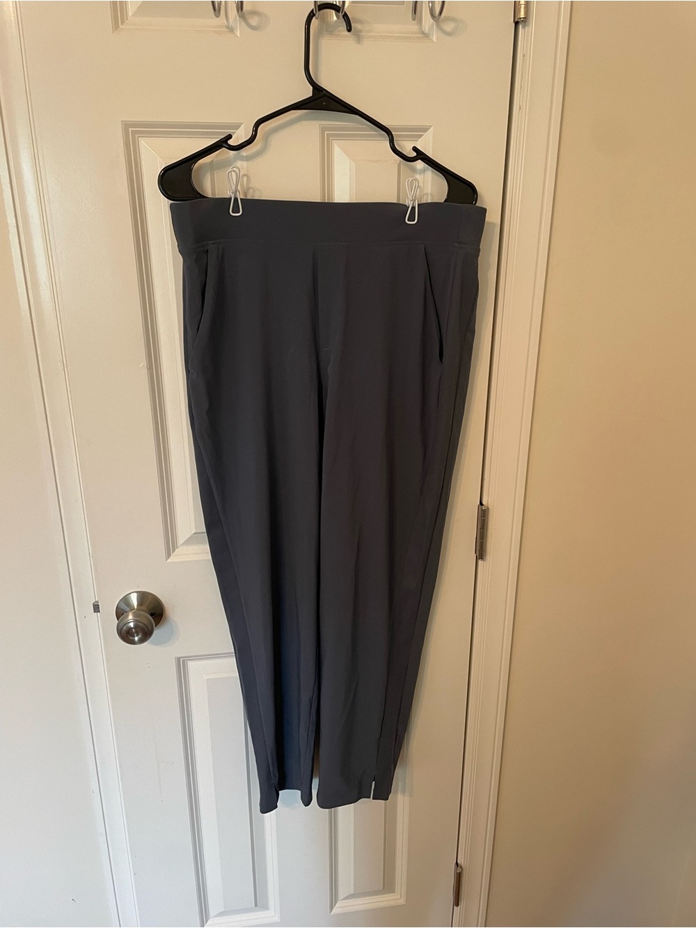 Athleta Straight-Leg Pants in Dark Gray